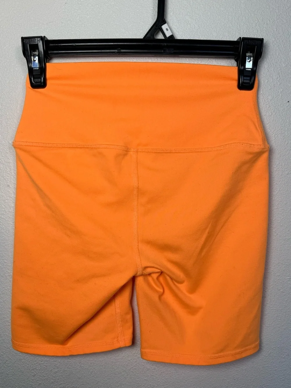Alo Yoga Neon Orange Airbrush 7” High Waist Biker Shorts XS